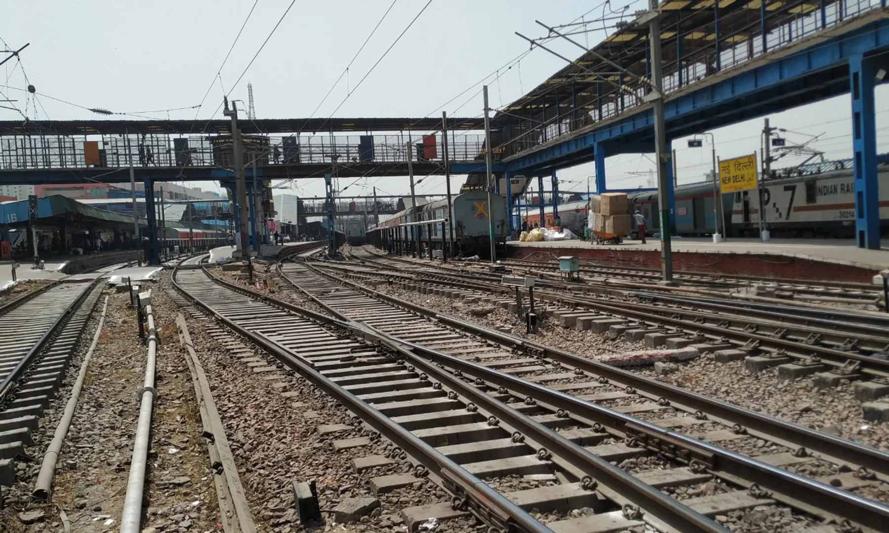 Man jumps on railway track with four children