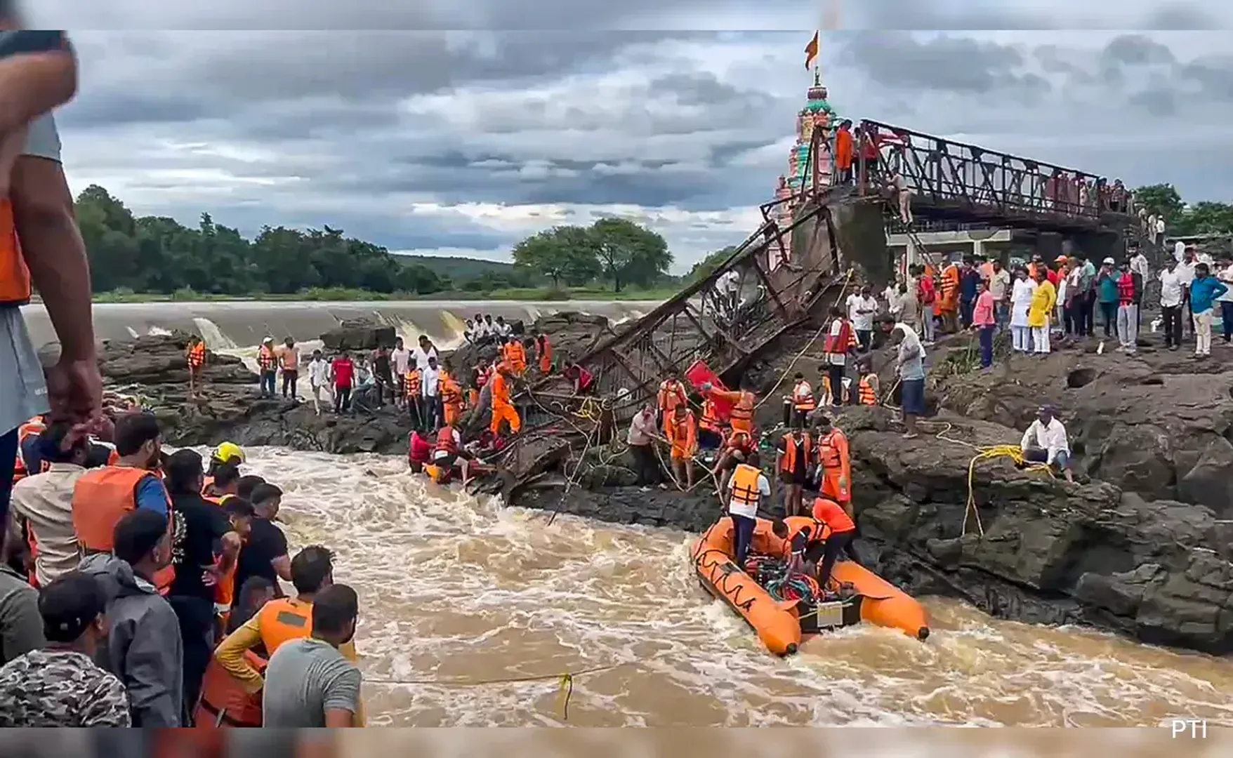Pune bridge collapse