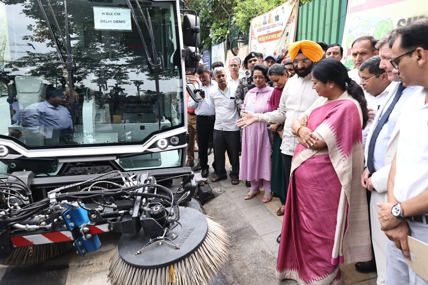 Delhi to use high-tech road cleaner for year-round to combat pollution