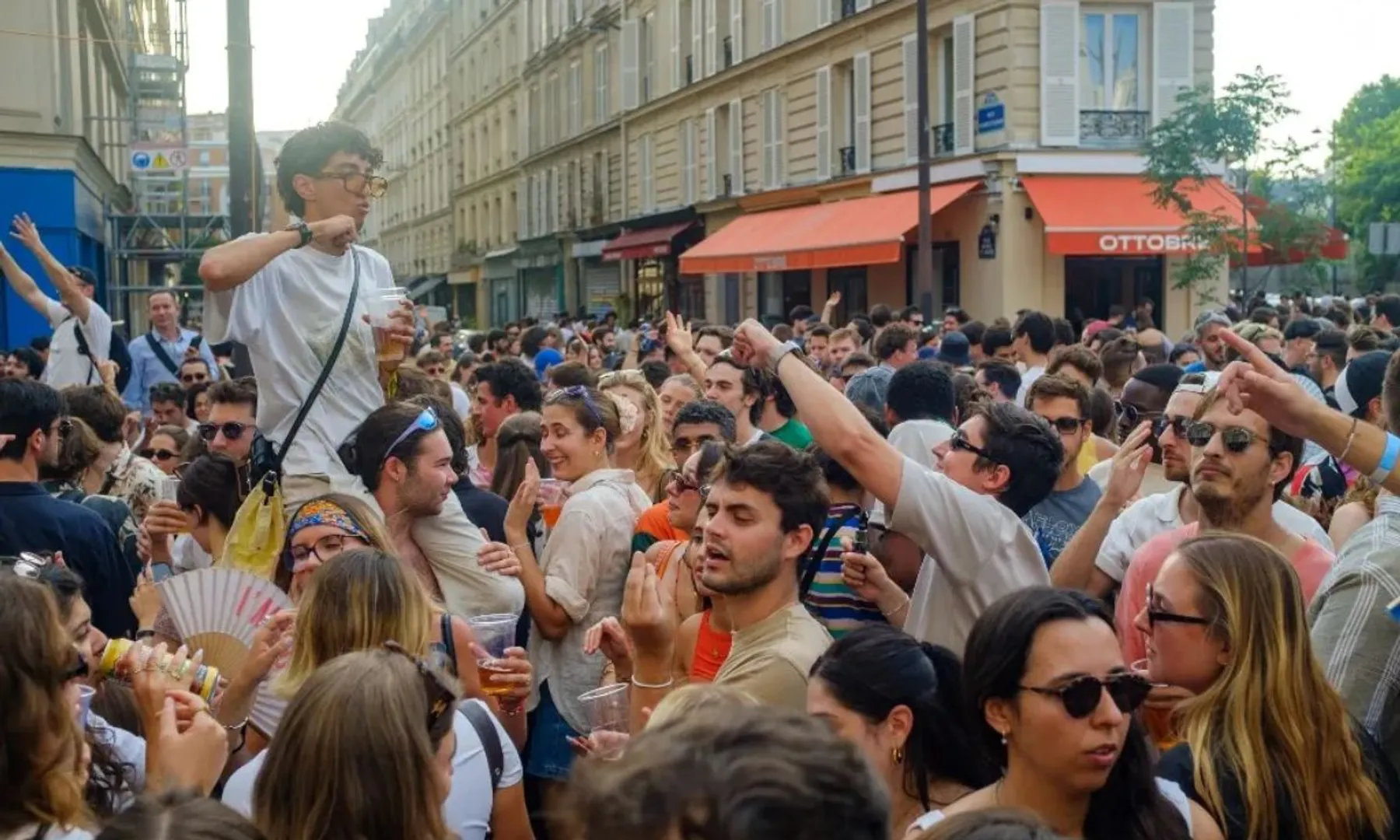 145 people stabbed with syringes at Paris street music festival