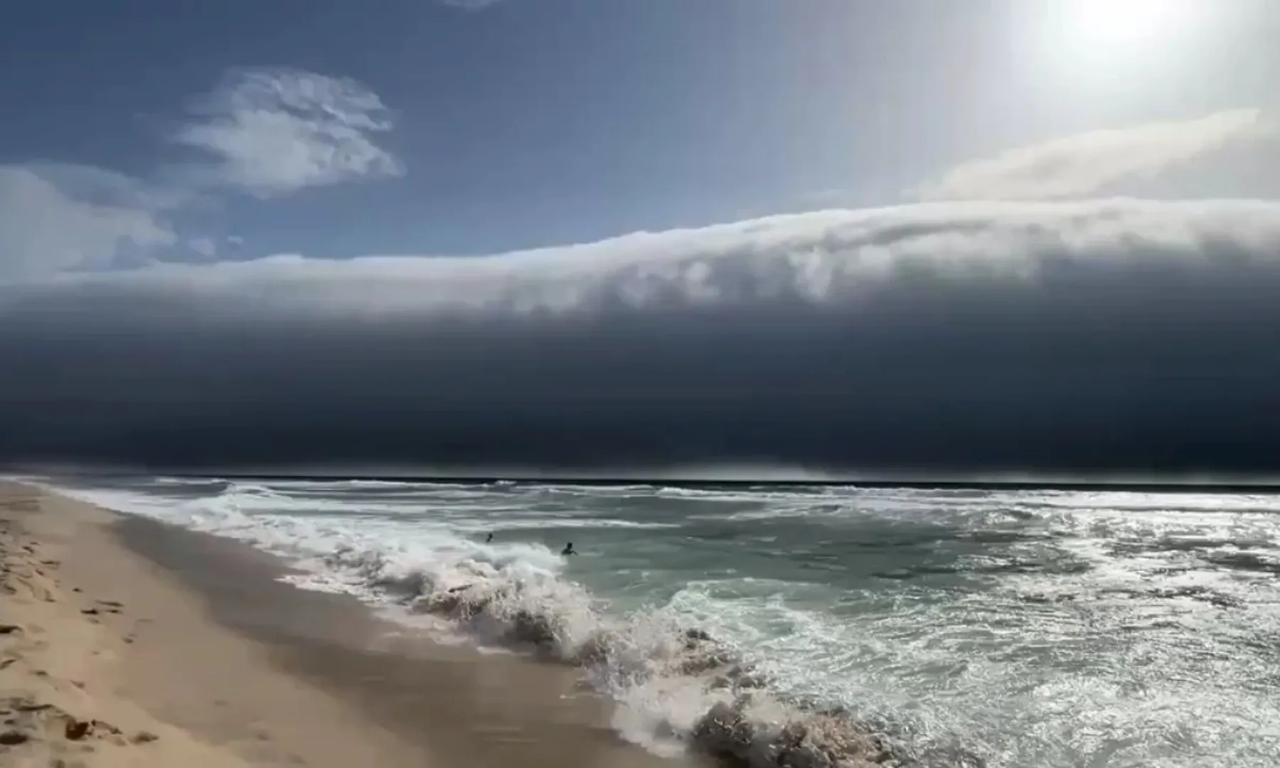 Watch Rare “roll cloud” appears over Portuguese beach during heatwave