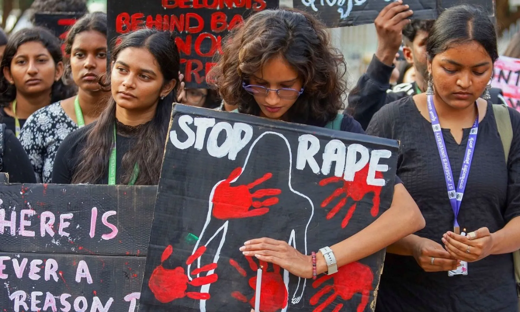  Fake delivery agent rapes Pune woman, leaves selfie on her phone to threaten her post image