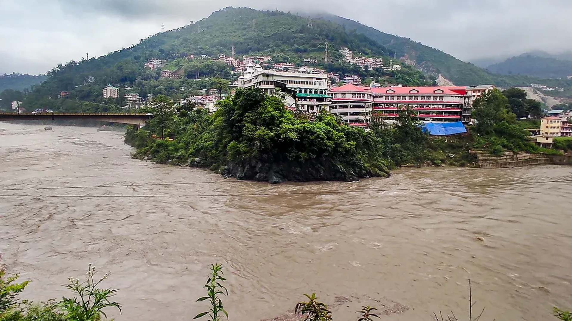  Himachal’s Mandi faces water crisis after cloudbursts and heavy rains post image