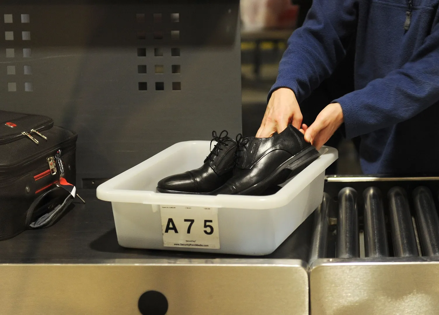  US Airports to end shoe removal rule nearly after two decades post image