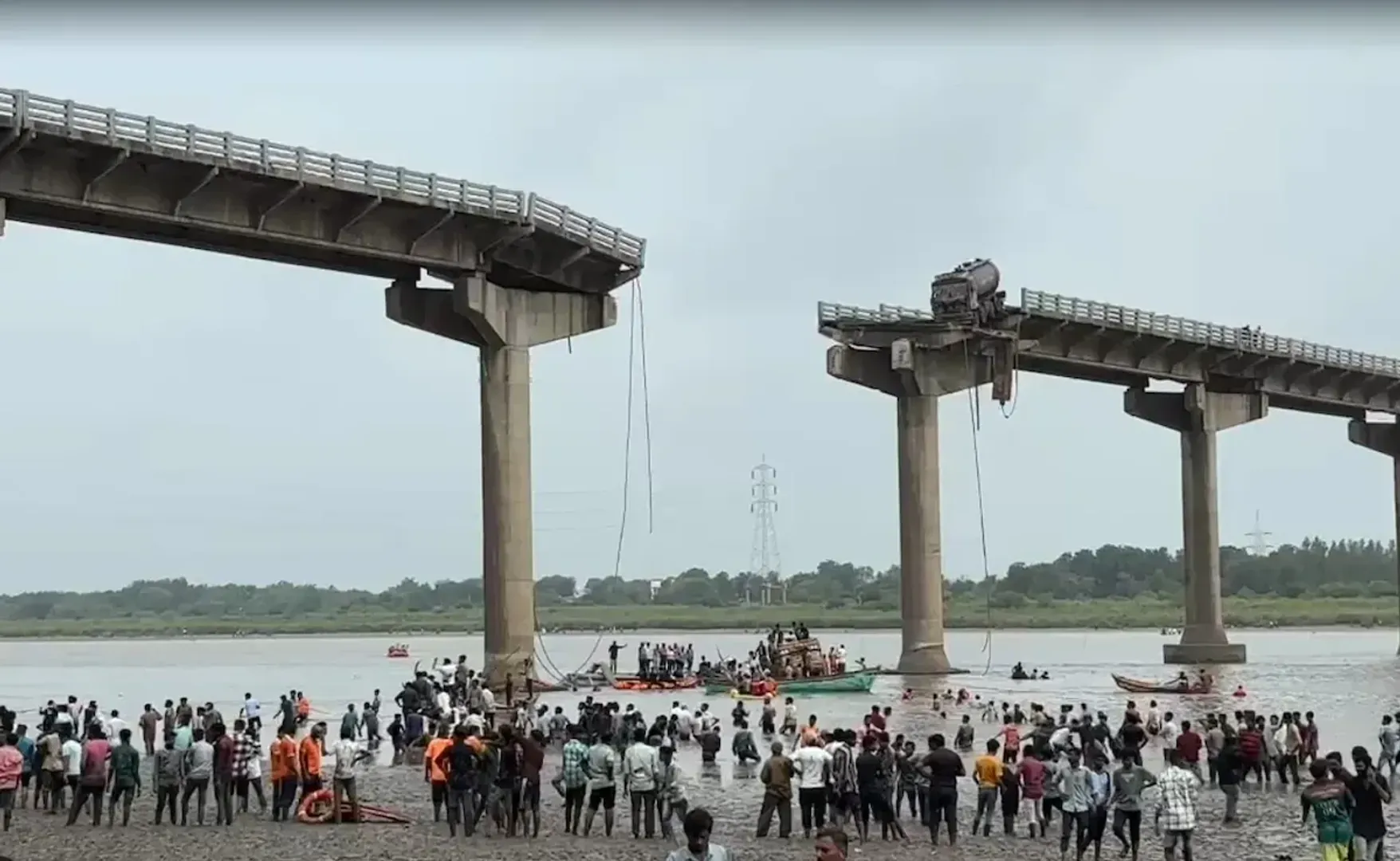 t79f3ahc_gujarat-bridge-collapse-_625x300_09_July_25