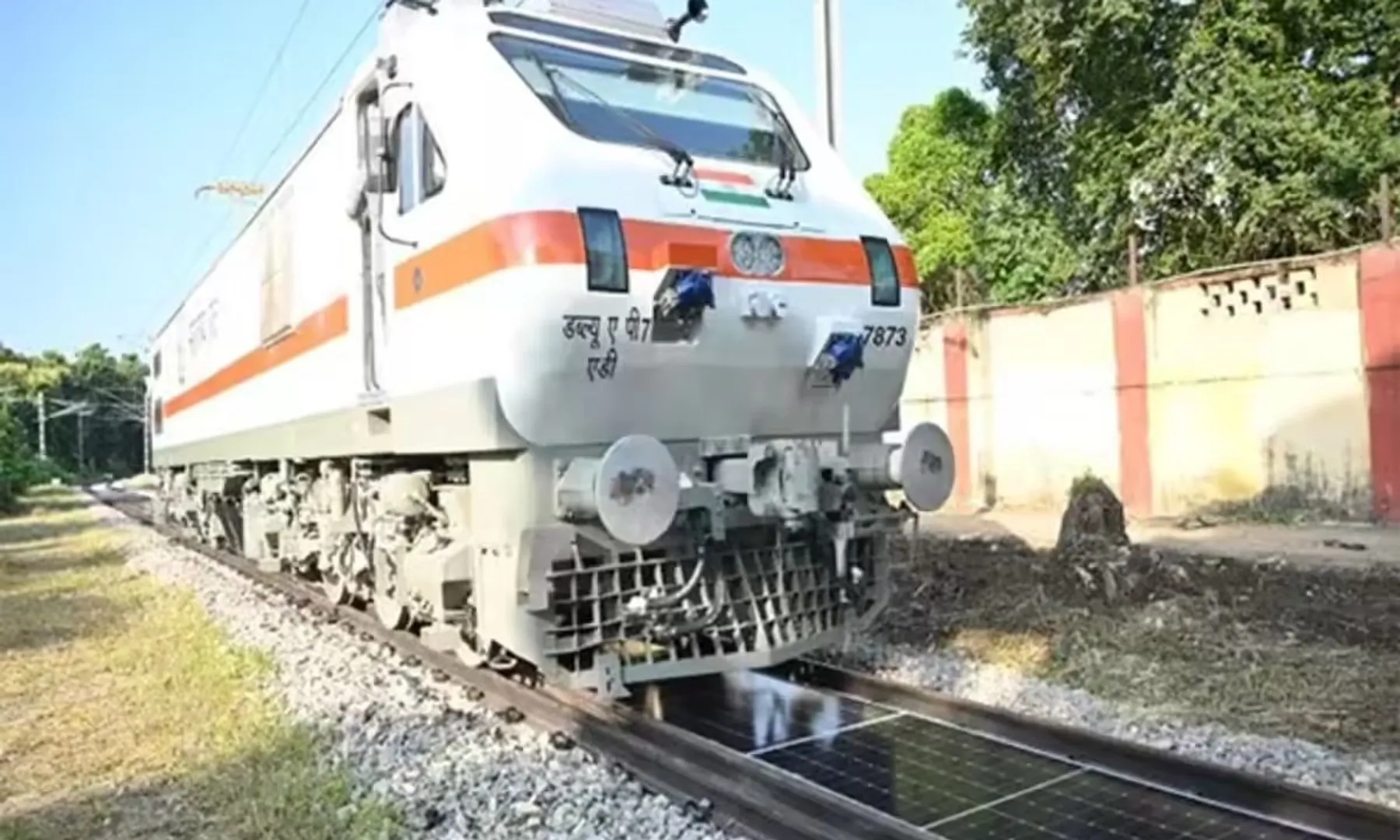 India’s first-ever removable solar panel system installed between railway tracks