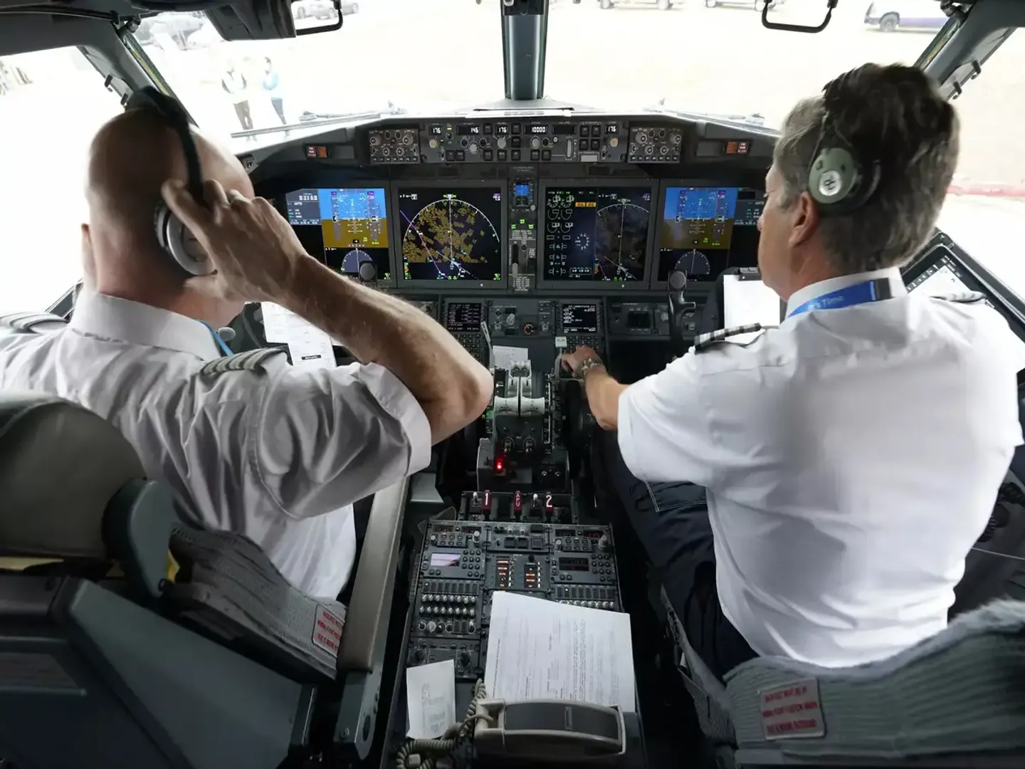 dgca-proposes-to-limit-pilot-work-hours-to-tackle-fatigue