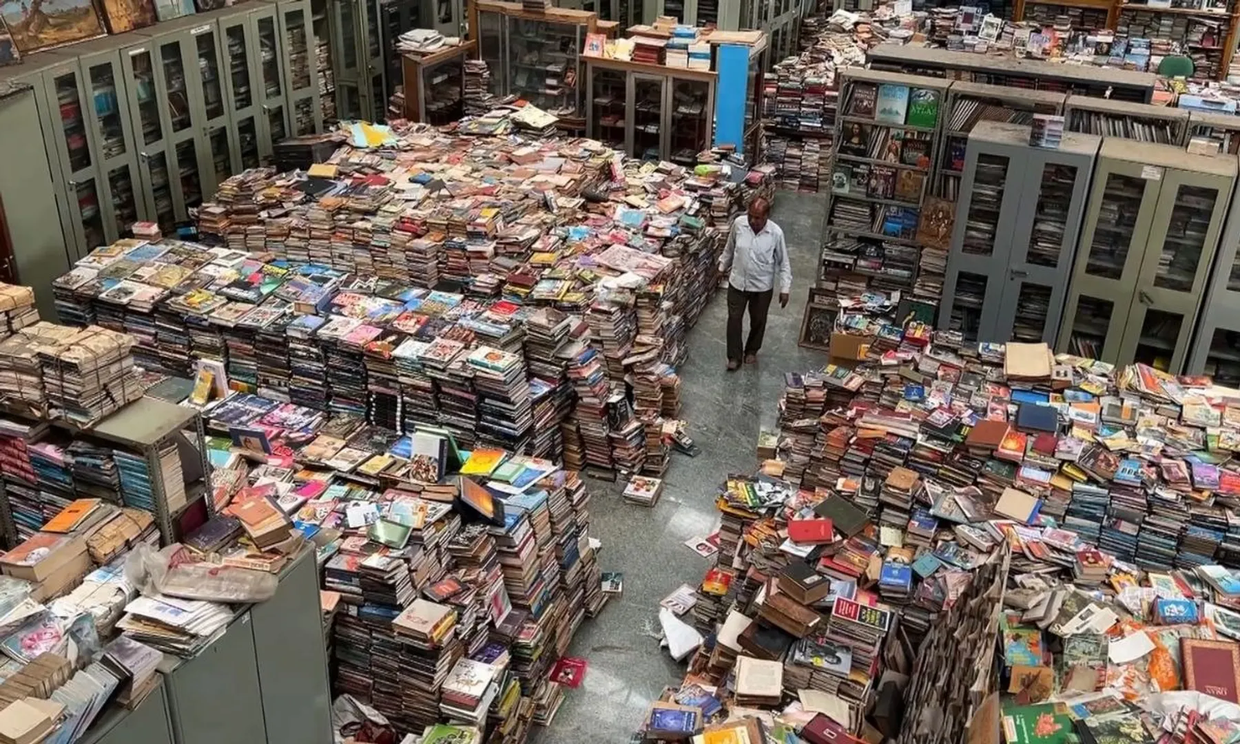  75-year-old man sells house to build library of 2 million books, free for all post image