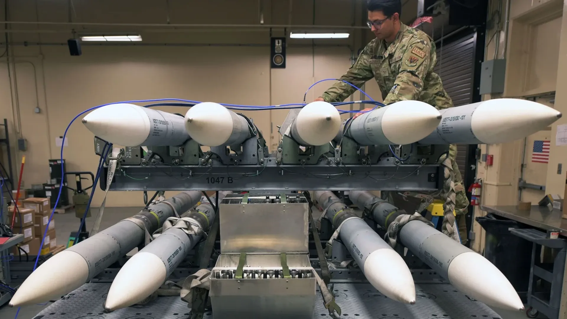 AMRAAM-AIM-120
