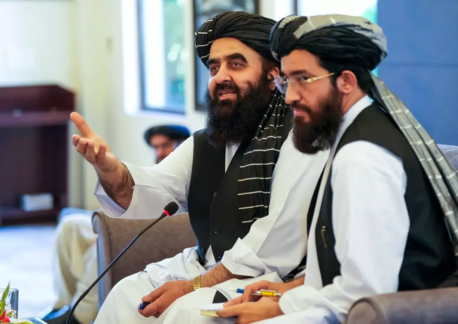  Afghanistan FM blames “technical issue” for excluding women journalists in press conference post image