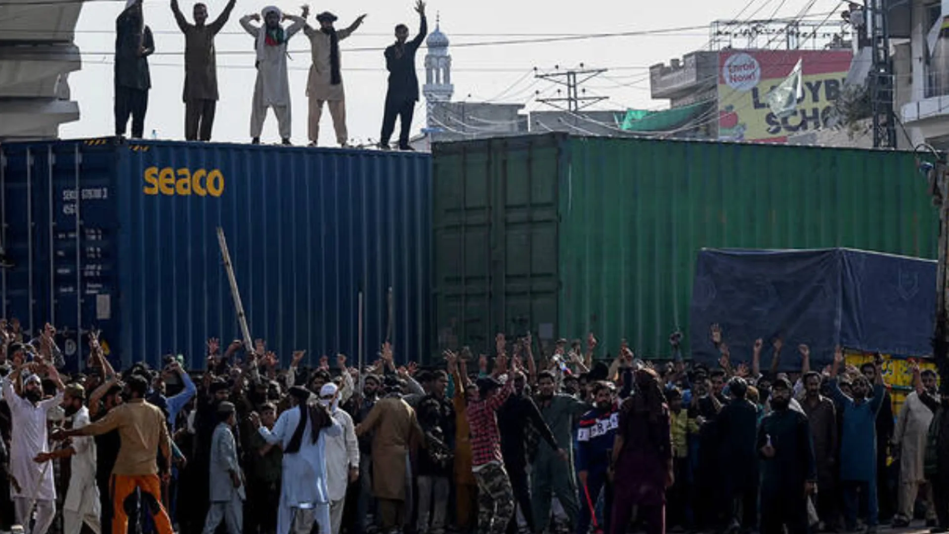  More than 10 killed after Pakistani forces open fire on TLP protesters in Lahore post image