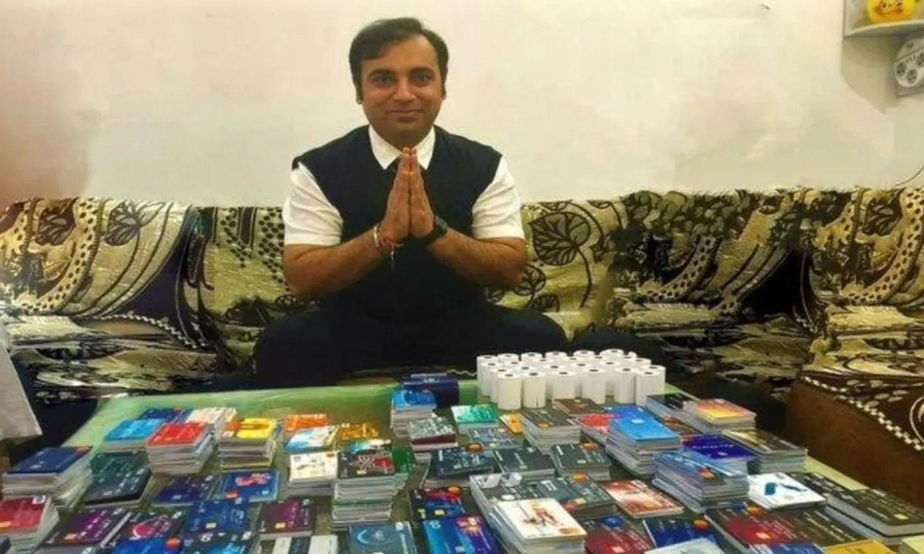  Indian man sets Guinness World Record with 1,638 credit cards post image