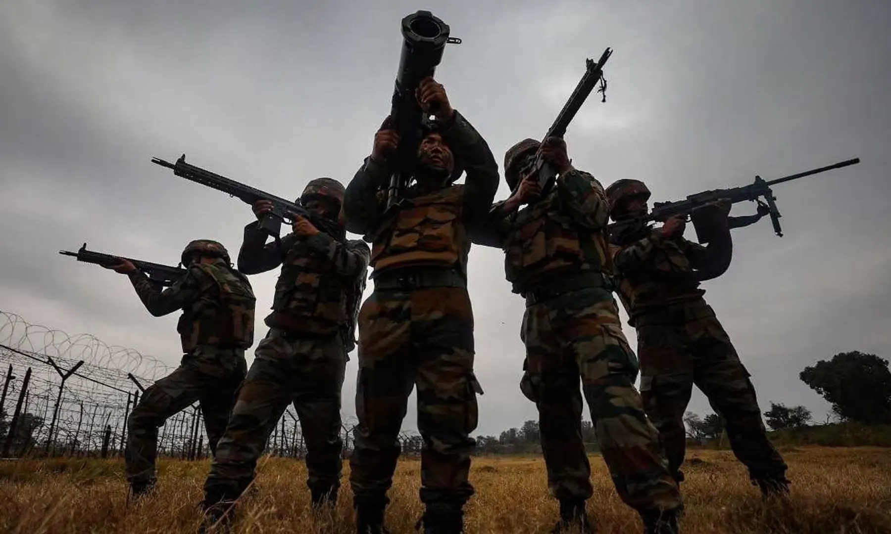  Defence ministry approves ₹659 crore deal for night sights on army rifles post image