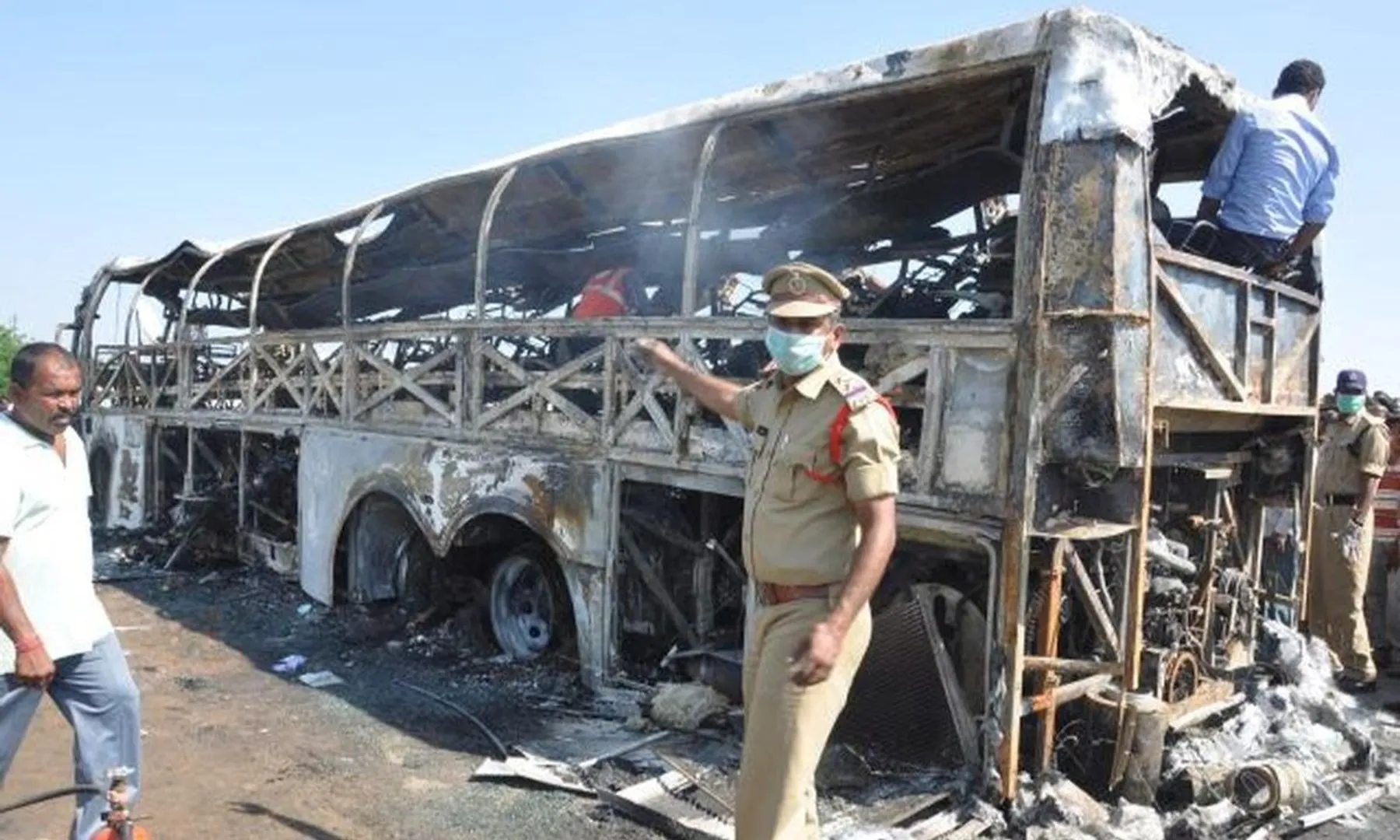  Luxury bus bursts into flames on Hyderabad-Bengaluru route, 12 dead post image