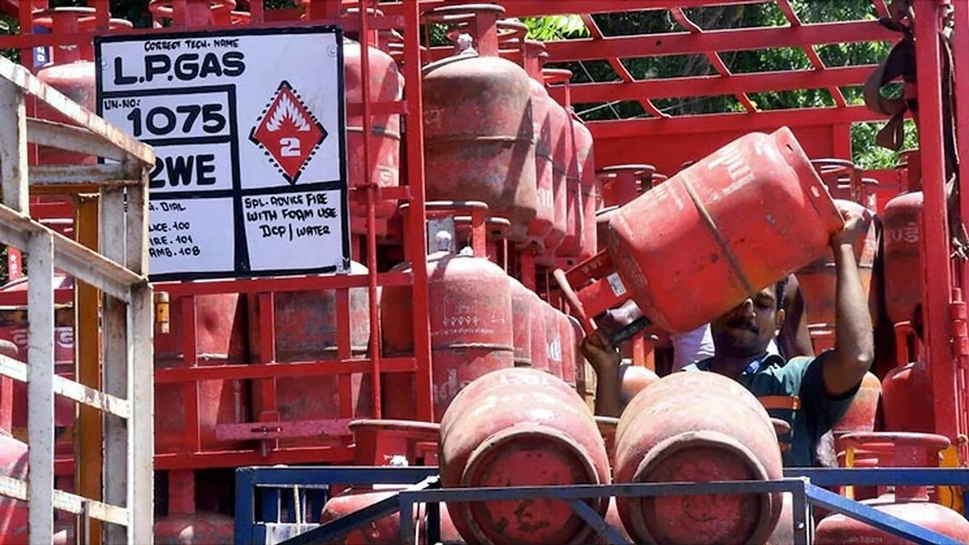  India signs first-ever long-term LPG deal with US, securing nearly 10% of annual needs 