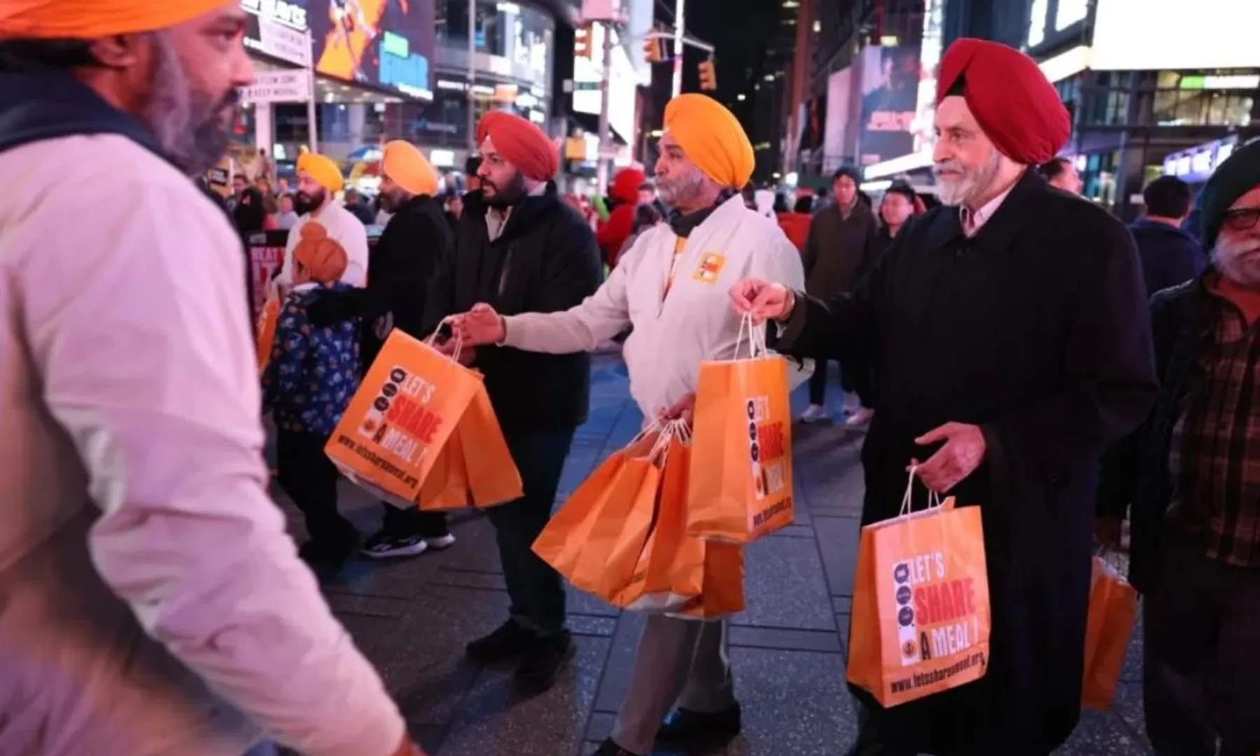  Times Square hosts grand langar, spreading Guru Nanak’s spirit of ‘Vand Chhakna’ 