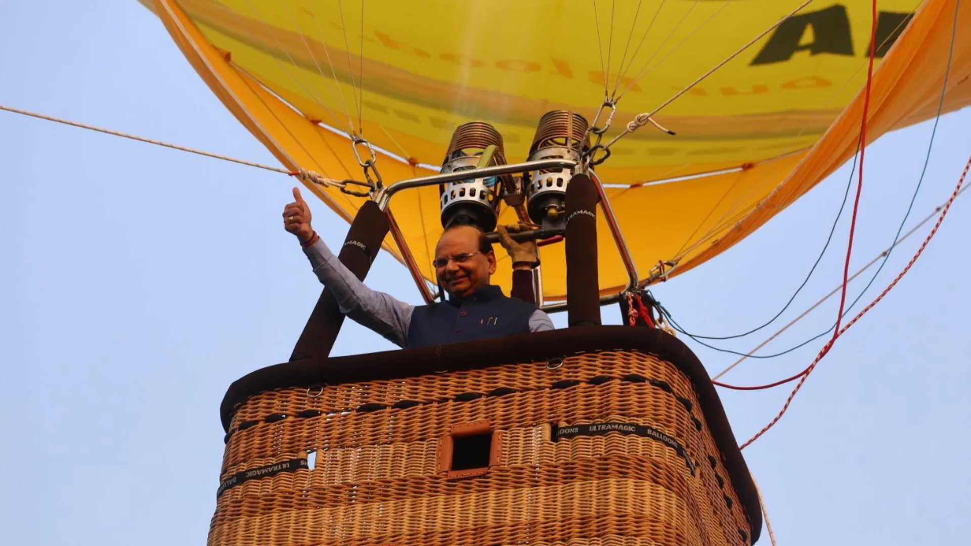  Delhi to get first-ever hot air balloon ride; netizens ask, “What about pollution?” 