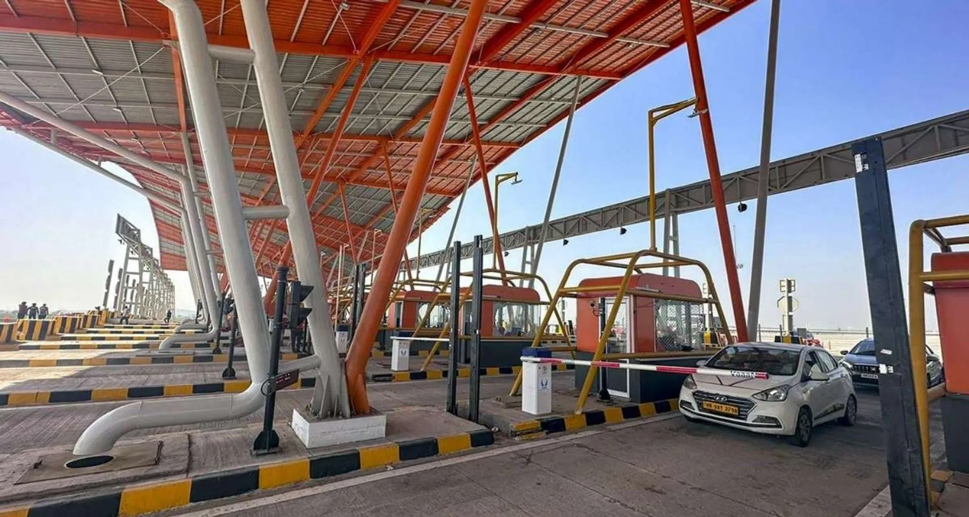  No more toll booths: Nitin Gadkari announces full electronic system soon 