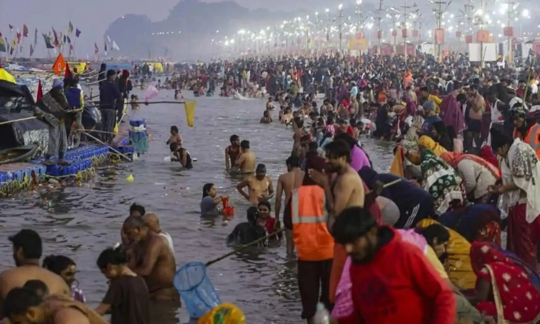  One of biggest holy baths at Sangam as 10 million take dip on Makar Sankranti 
