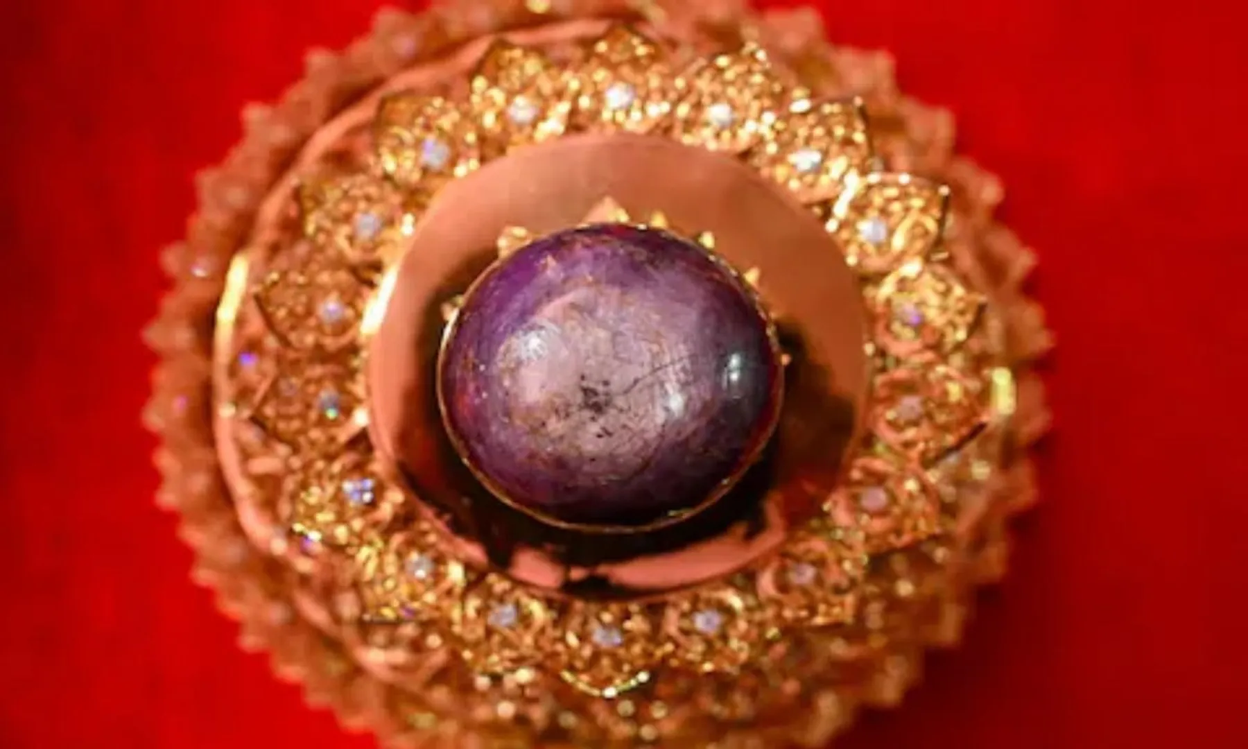  World’s largest purple star Sapphire worth Rs 2,700 crore unveiled in Sri Lanka 