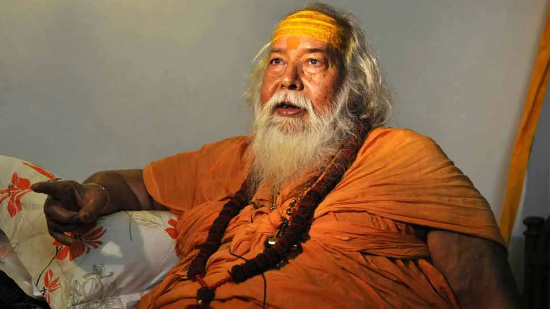 Swami Swaroopanand Saraswati (Head of Hinduism) is being publicly demeaned by BJP but no 'pseudo-Hindus' came to his defence.