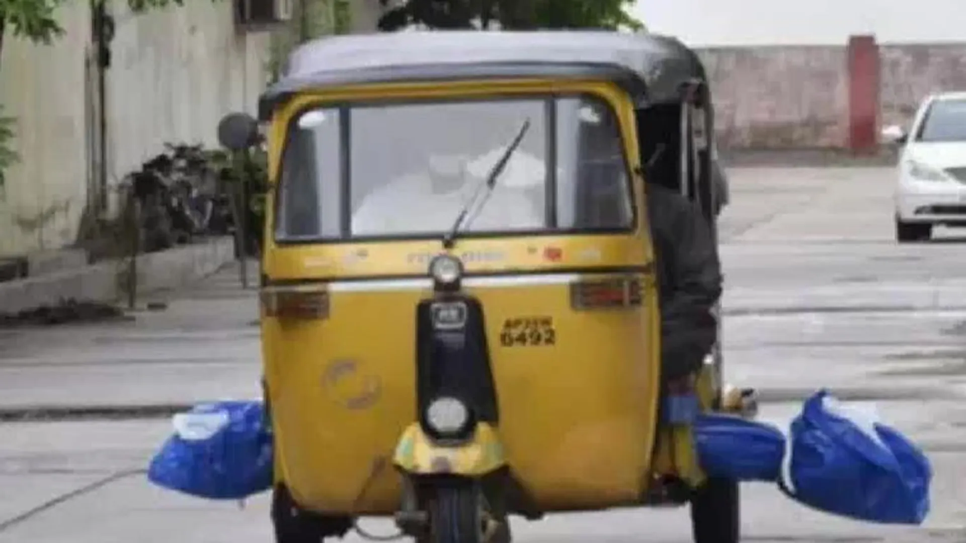 Probe ordered after Telangana man carries Covid-19 dead body to Burial Ground in auto-rickshaw