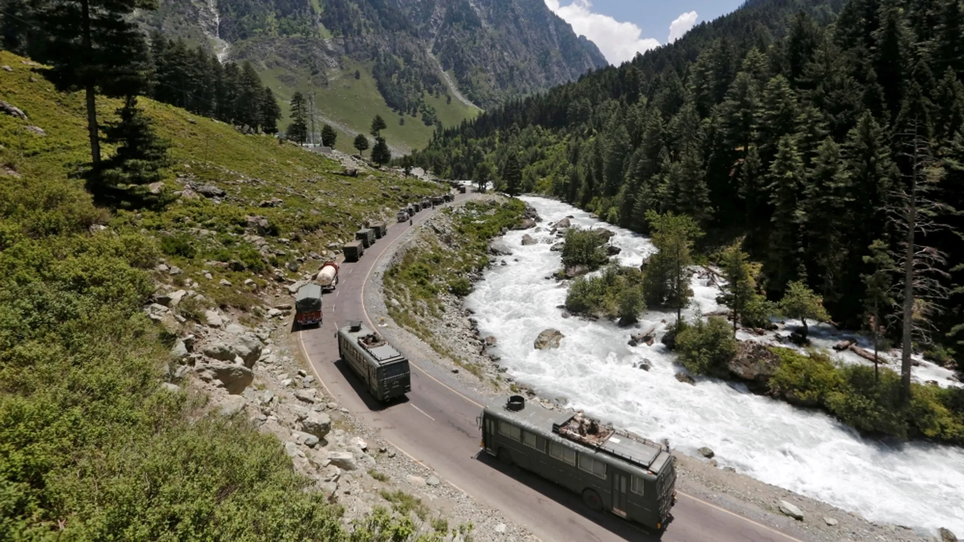 India building new roads from Manali to Ladakh for troop movement without observation from enemy
