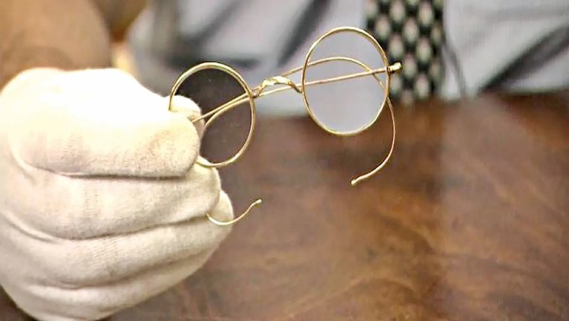 Mahatma Gandhi's Gold-plated glasses sold for $340,000 In UK Auction