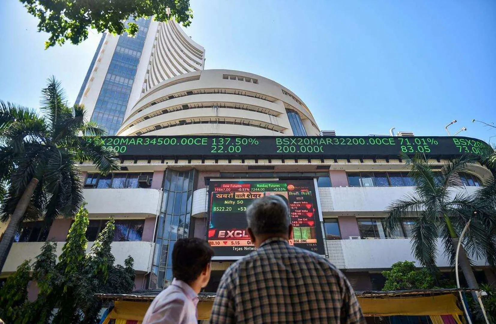 Investors lose Rs 4.58 lakh crore, Sensex sees 812-point crash while Nifty ends day shedding 250 points