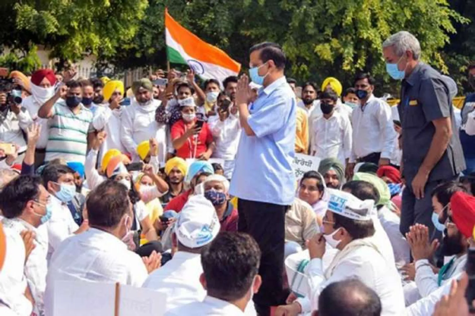 Delhi CM Arvind Kejriwal and AAP leaders on one-day fast to show support to protesting farmers