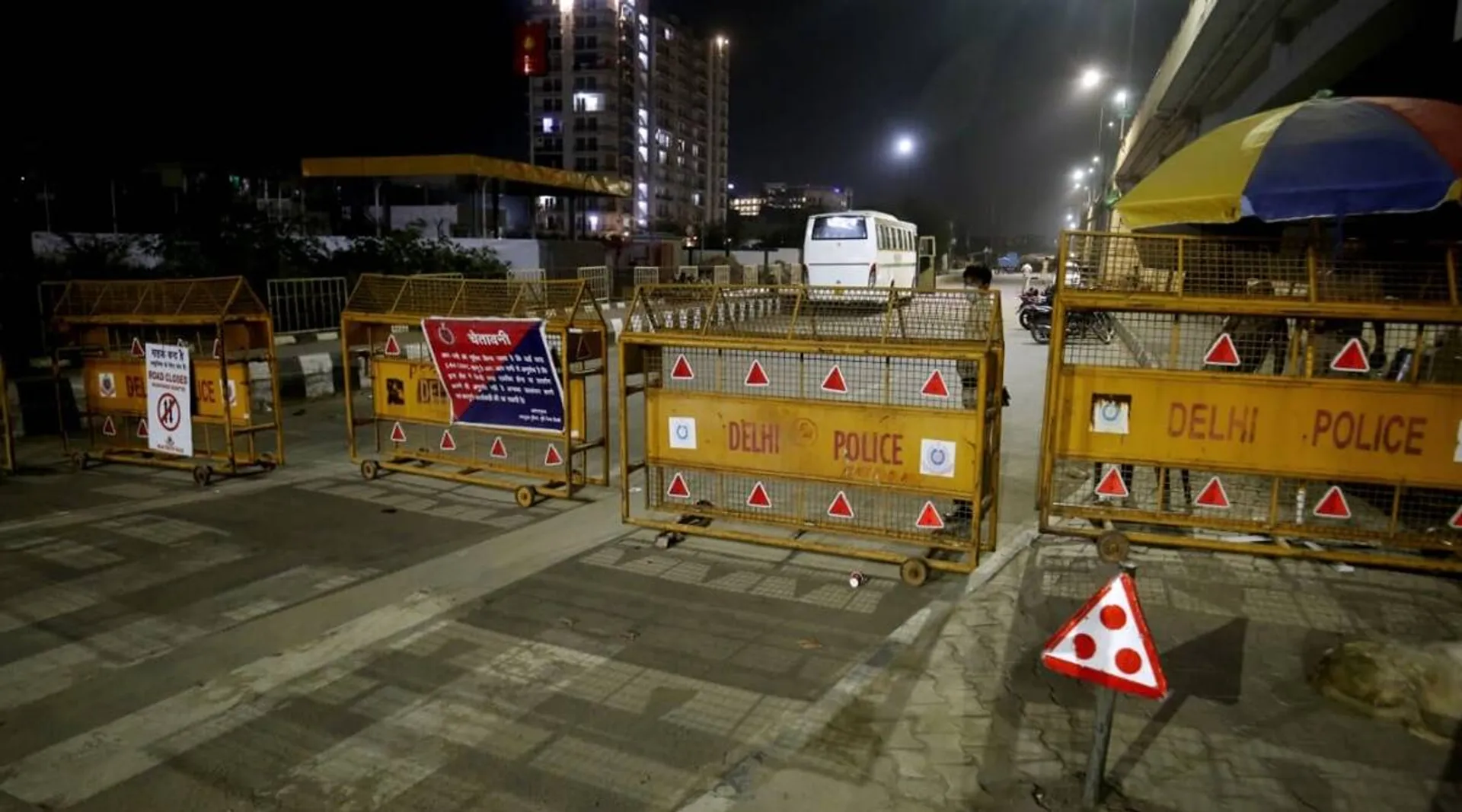 Delhi Government imposes Weekend Curfew in the State, Struggles to Manage Resources as COVID-19 Cases Spike