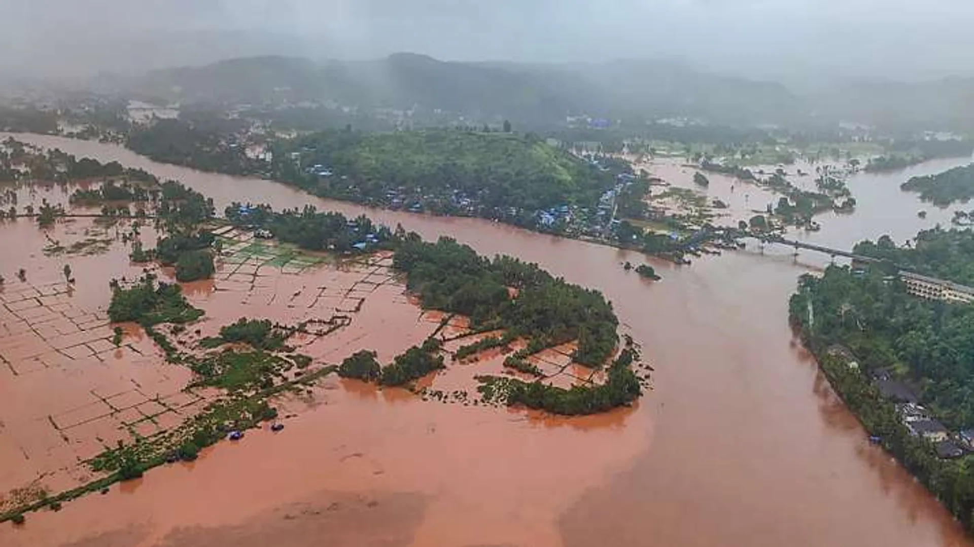 112 dead, 1.5 lakh evacuated as heavy rains and floods hit Maharashtra; IMD issues red alert for 6 districts