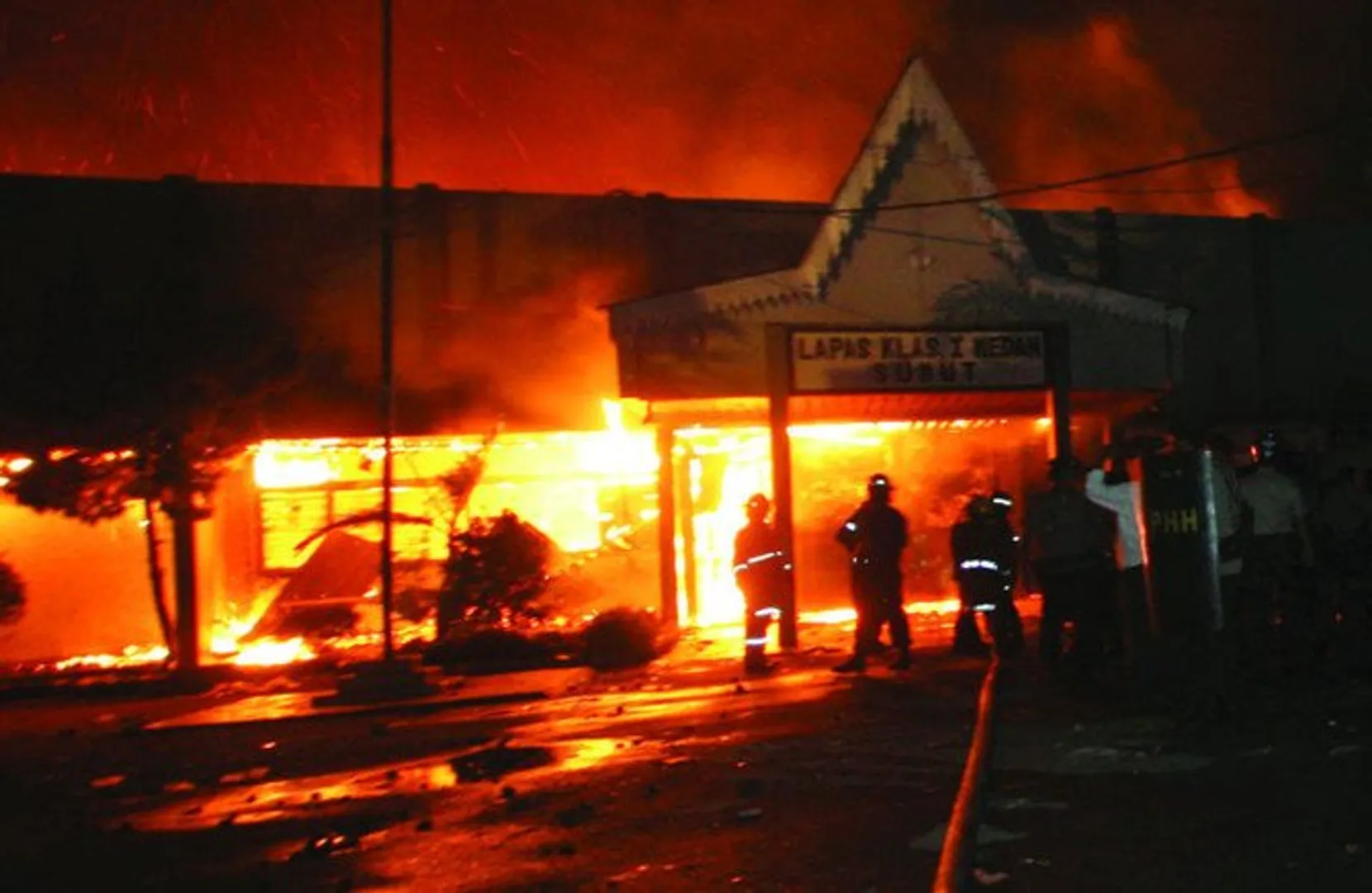 Fire breaks out at jail in Indonesia: Atleast 41 inmates burnt alive, dozens injured