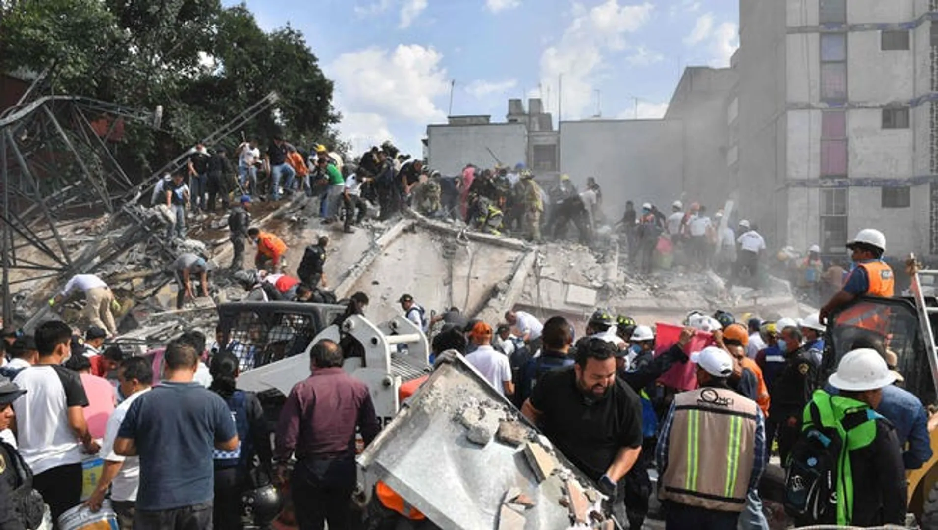 Powerful 7.0 earthquake in Mexico triggers Tsunami alert, buildings sway in capital | WATCH