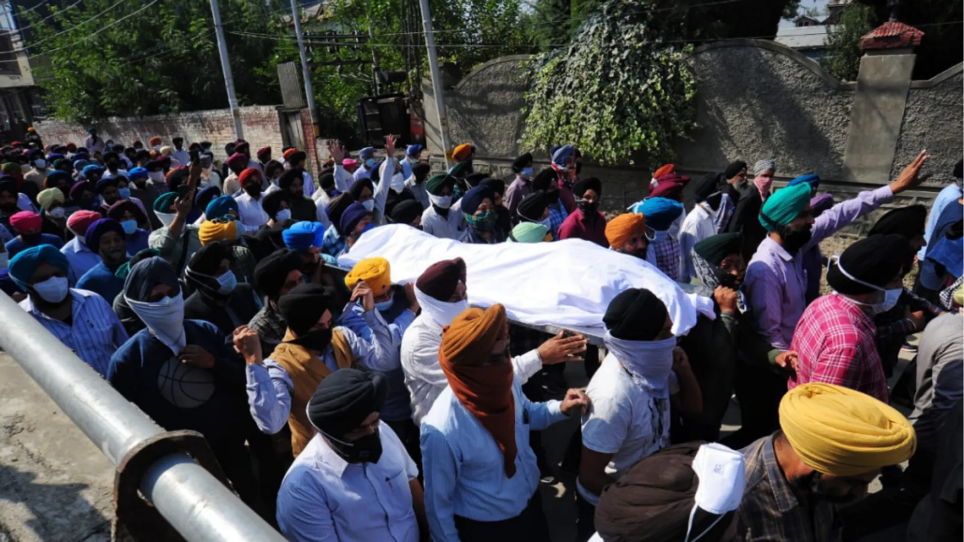 Kashmiri Pandits flee Valley fearing 'return of the 1990s' in the wake of targeted killings of minorities