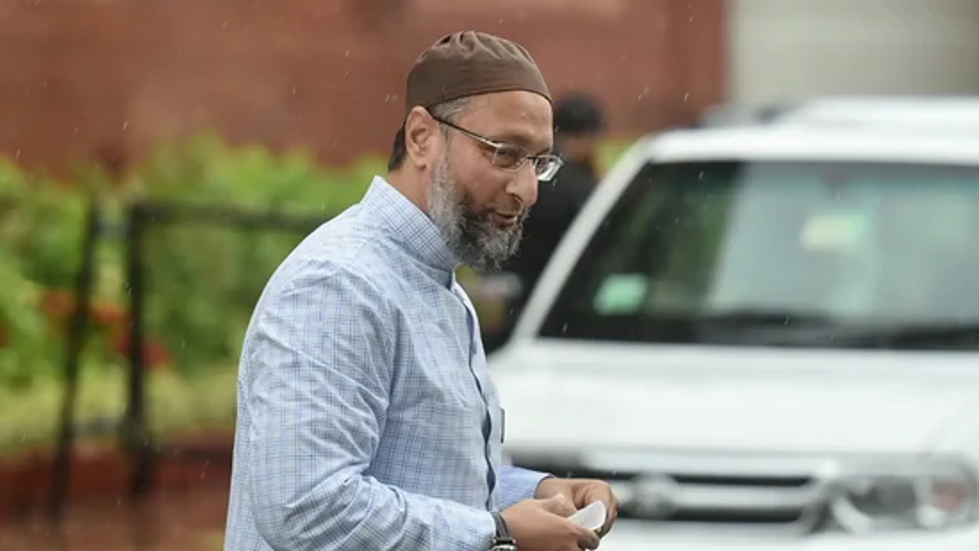 Shots fired at AIMIM chief Asaduddin Owaisi’s vehicle in UP, he turns down Z-category cover and says 'book assailants under UAPA'
