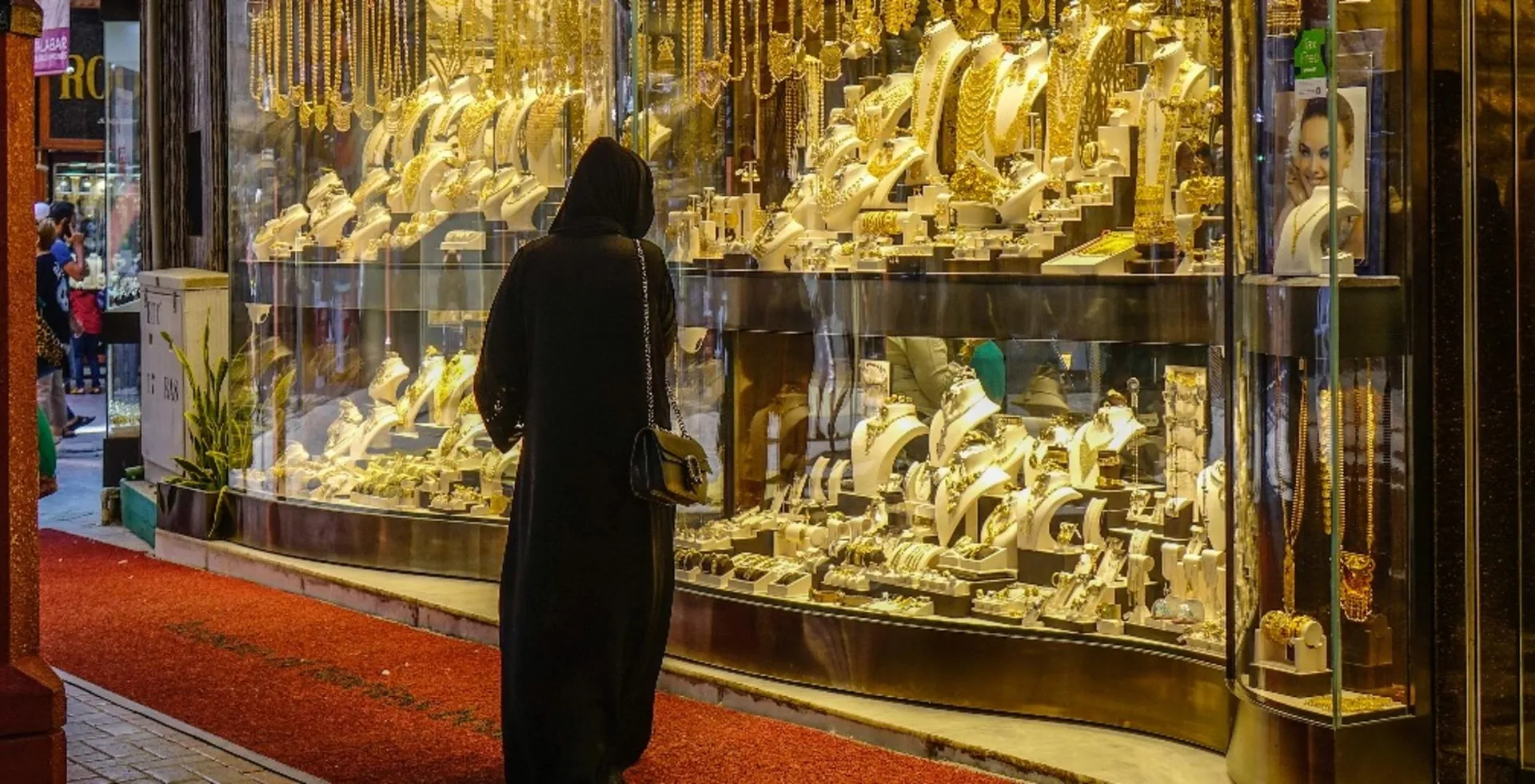 Pakistan government plans to borrow gold from its own citizens to increase forex reserves of the country: Report