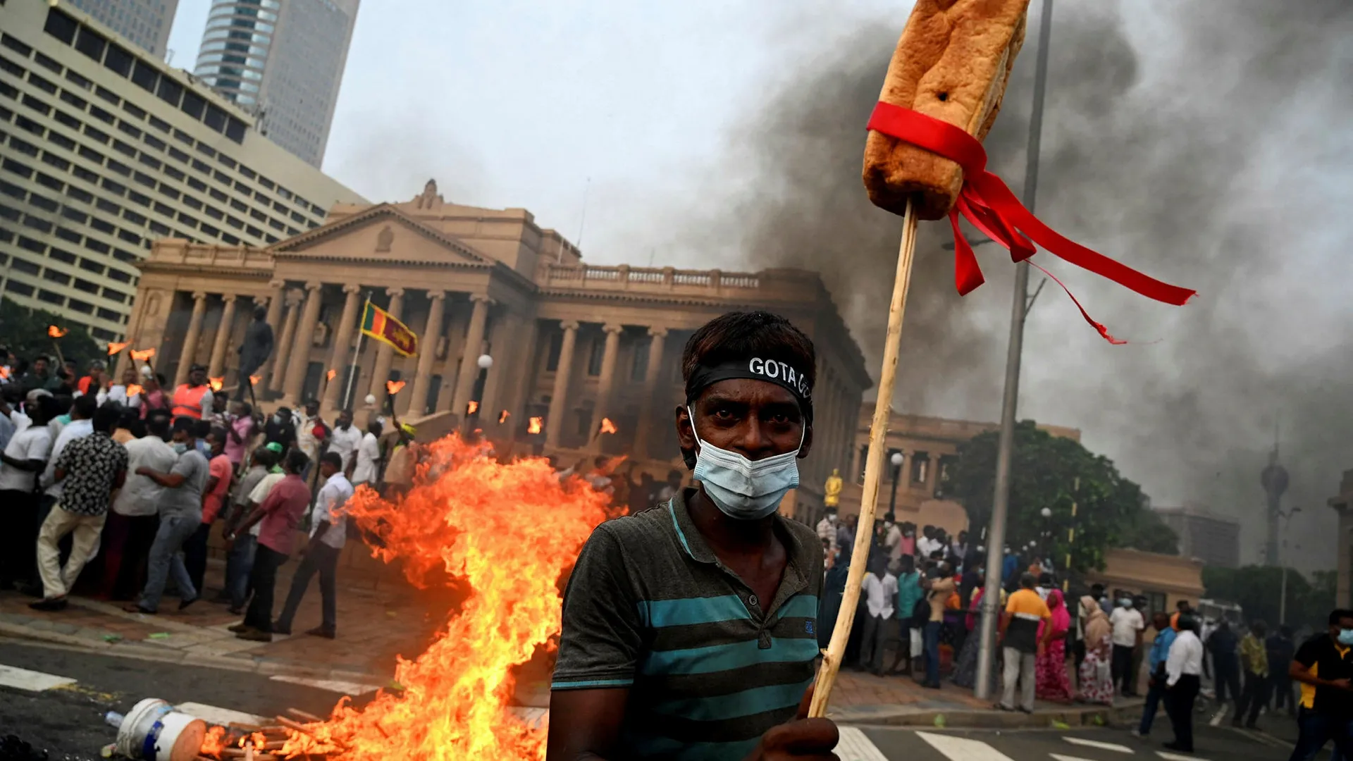 Sri Lanka declares state of emergency due to economic crisis: Violent protests & Army on streets erupt Civil war-like situation