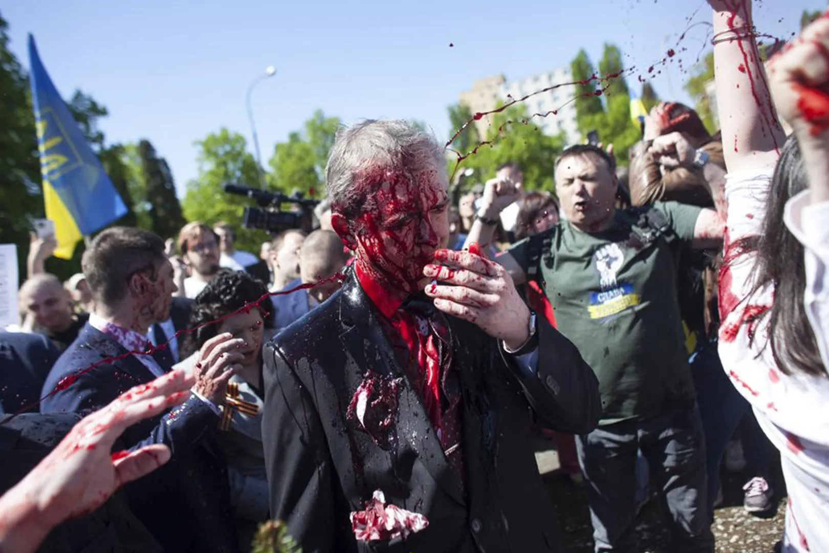 Russian Ambassador attacked with blood-red liquid while laying a wreath at cemetery of Soviet soldiers in Poland