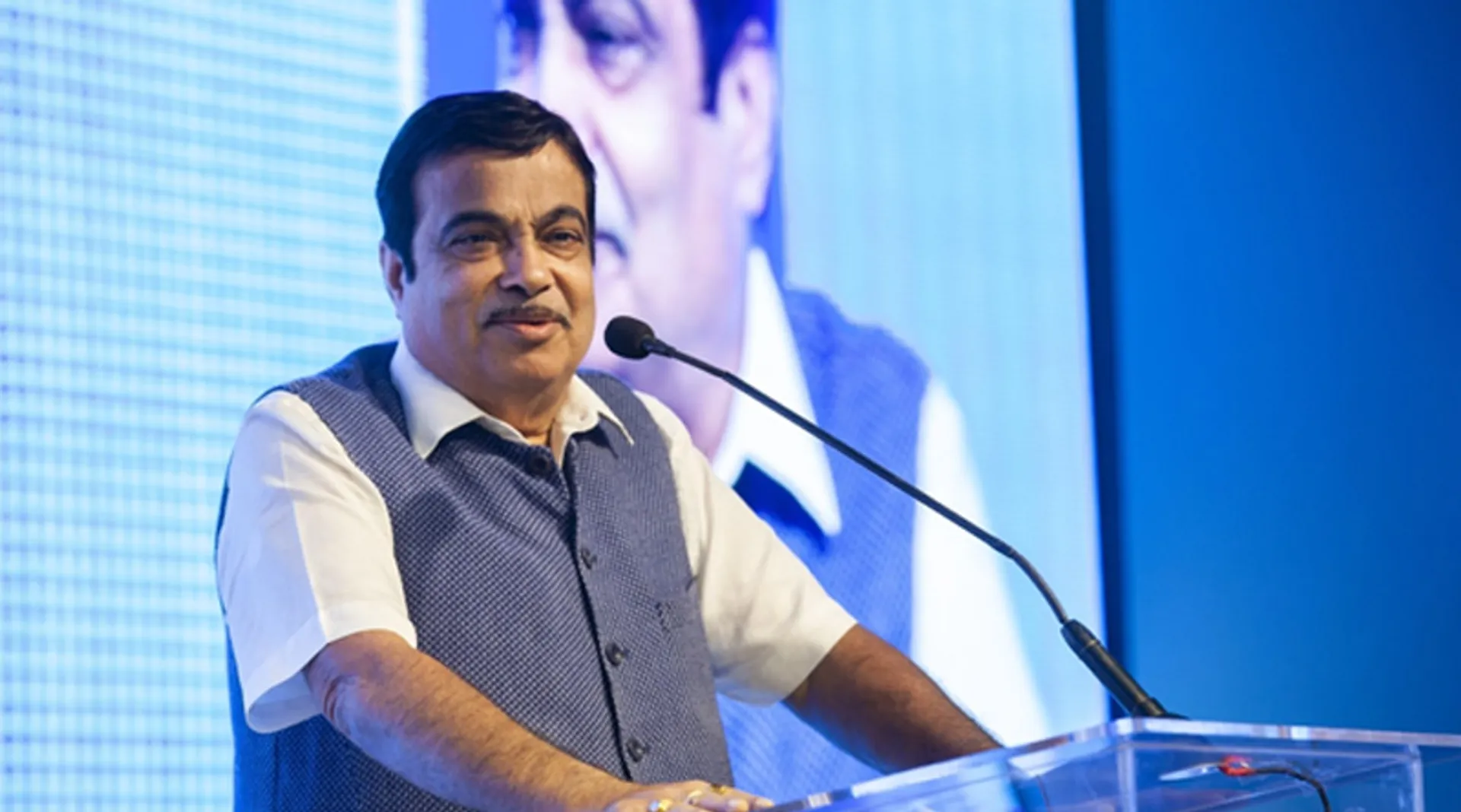 Gadkari fires government, says decisions not being taken in time