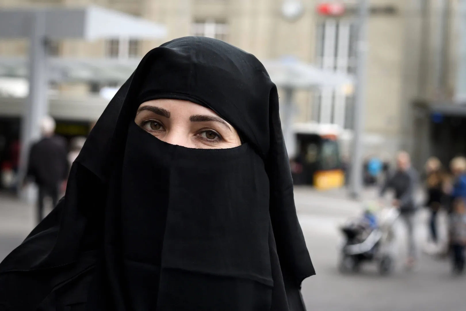 Mumbai man slits throat of wife for not wearing burqa and following Islamic traditions