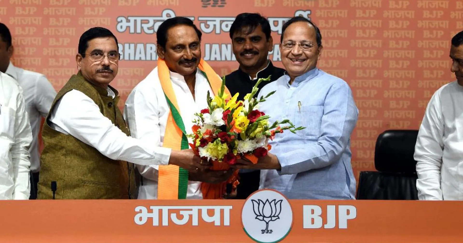 Ex-Andhra Pradesh CM and Congress leader Kiran Kumar Reddy Joins BJP