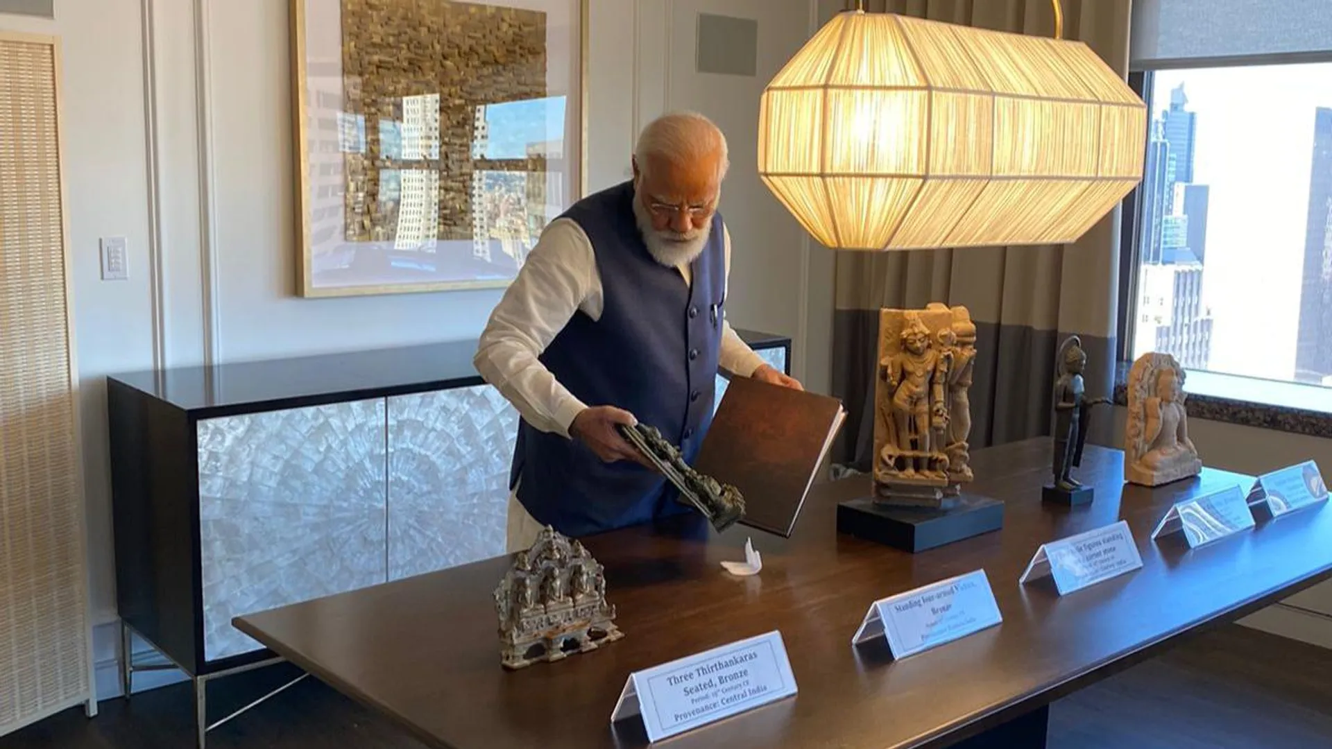 India Seeks Repatriation of Kohinoor and Colonial Artifacts from Britain