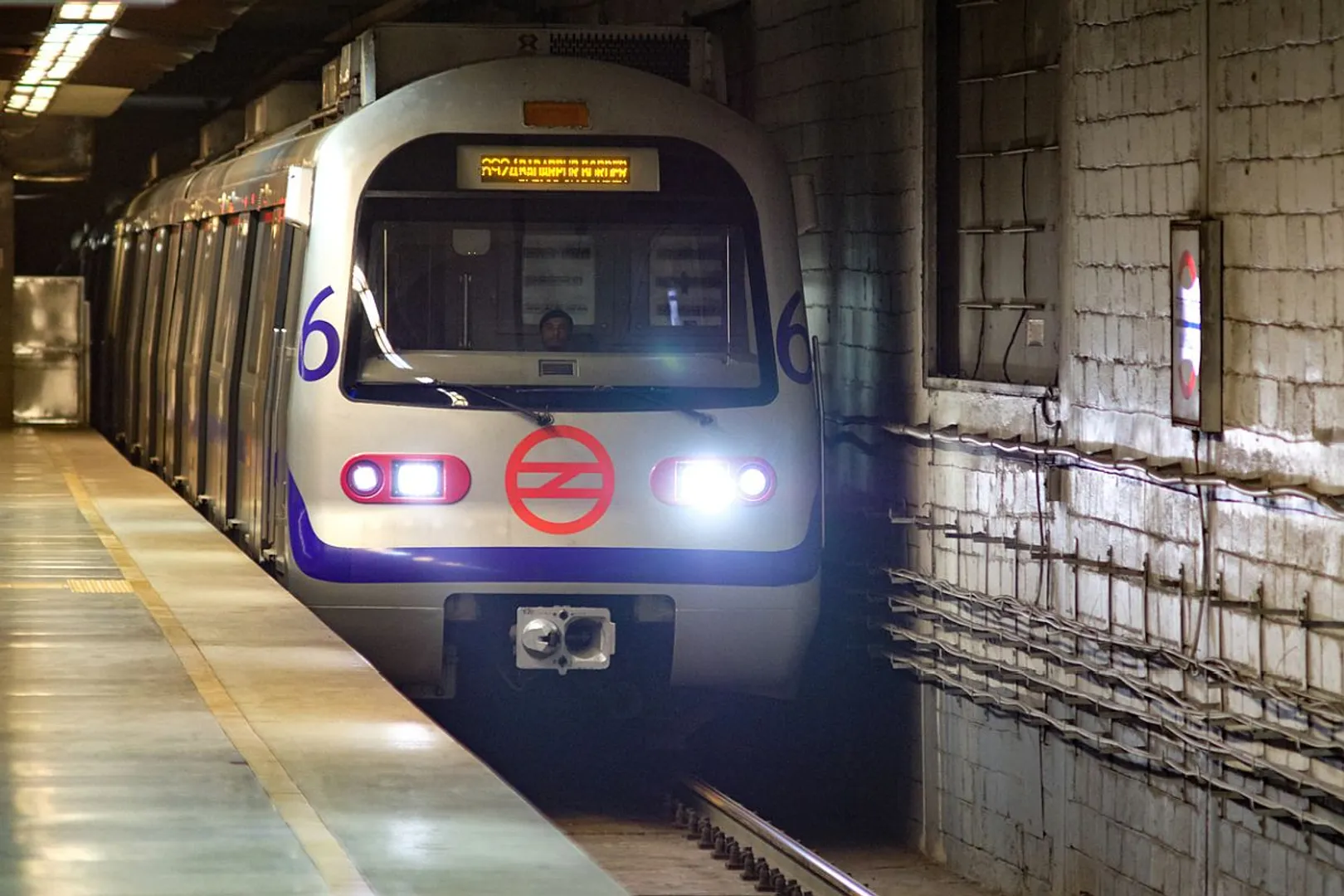 Now you can carry up to 2 sealed liquor bottles in the Delhi metro!