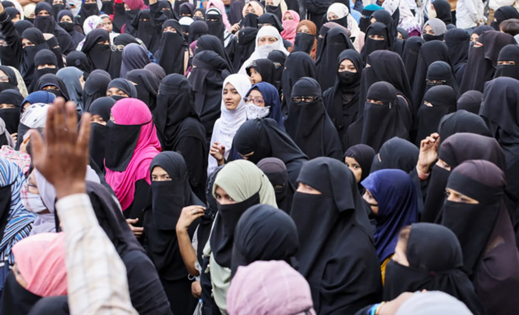 Kerala Governor slams the Muslim Personal Law