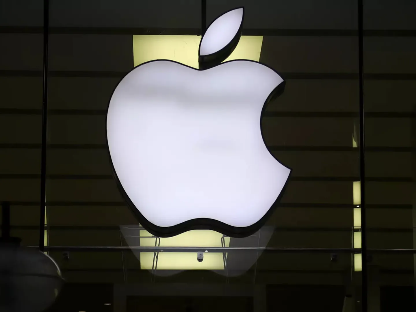 Apple hits the $3 trillion mark; Becomes the first company to end trade above the mark
