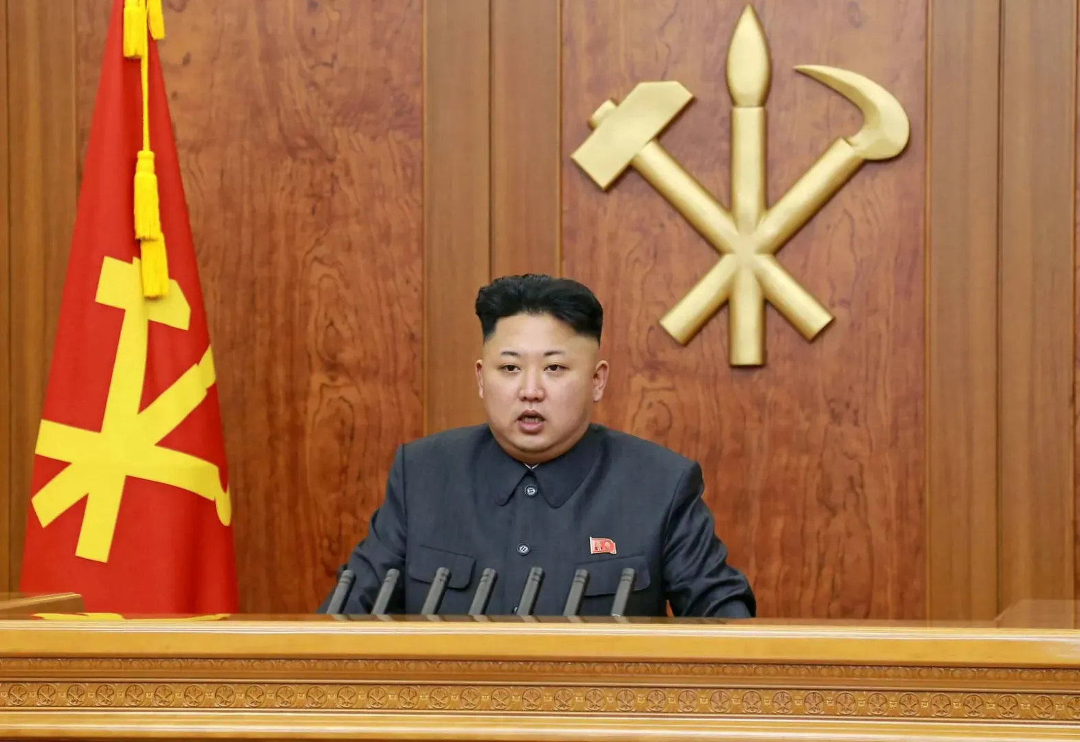 Kim Jong Un dismisses top general, calls for war preparations