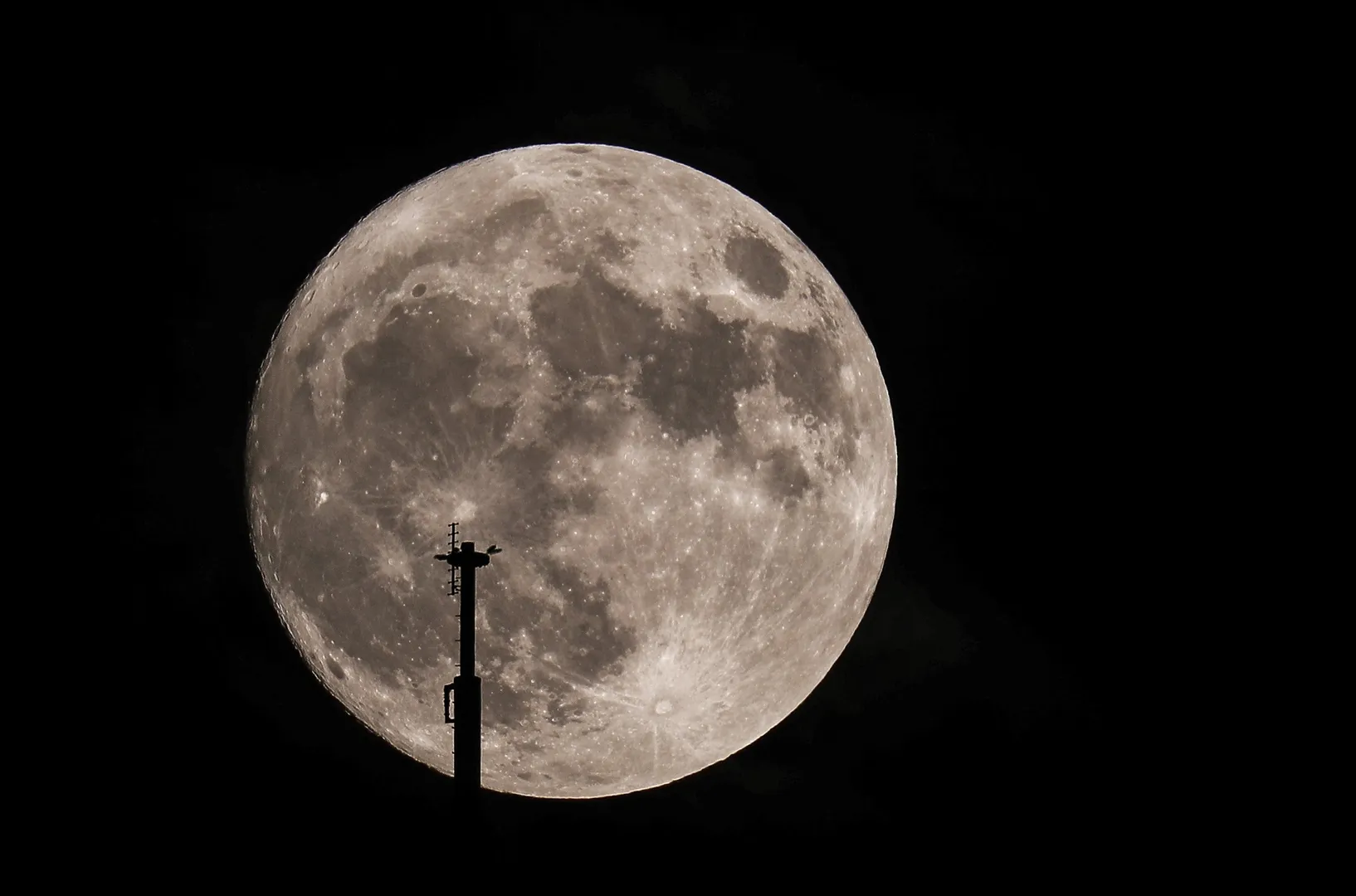 70-degree celsius moon surface temperature was not expected: Scientists