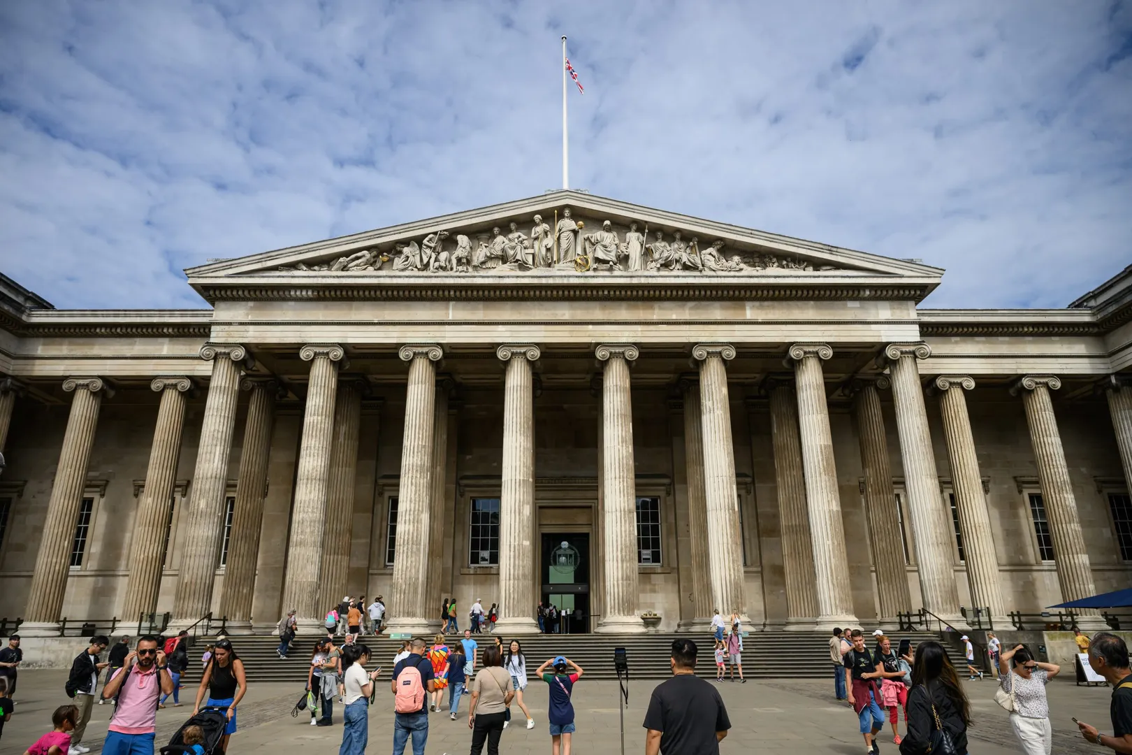 British Museum appeals to the public for assistance in retrieving stolen artifacts