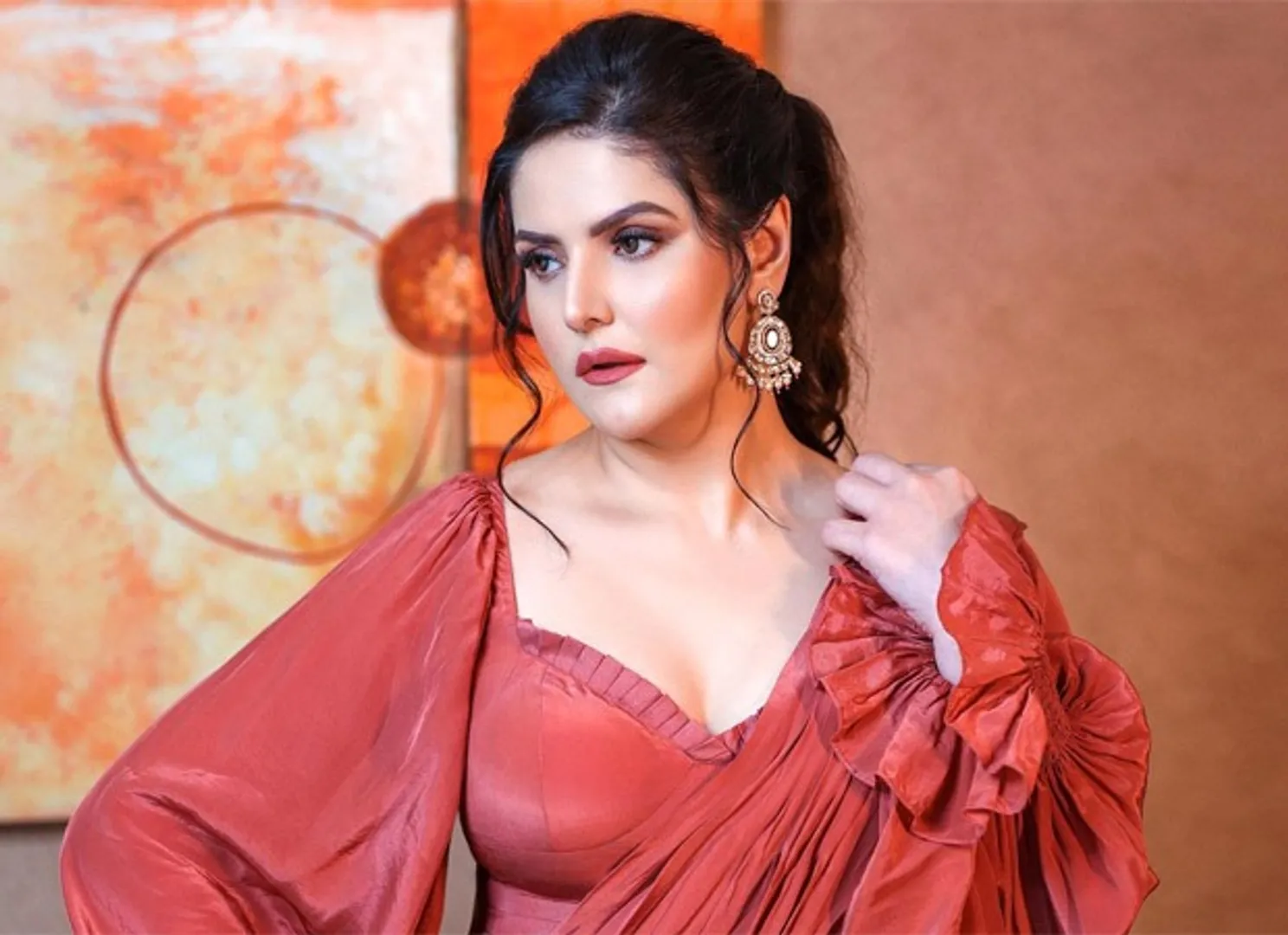 Kolkata Court issues arrest warrant against Zareen Khan in cheating case